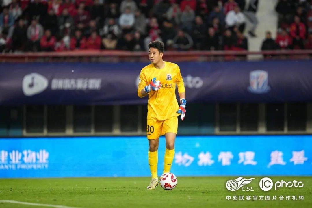 AC米兰再度上演帽子戏法，申花后防线成筛子！